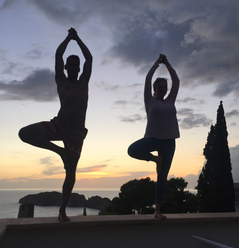 zeinyoga Bild in Spanien mit Kerstin Hildebrand beim Yoga