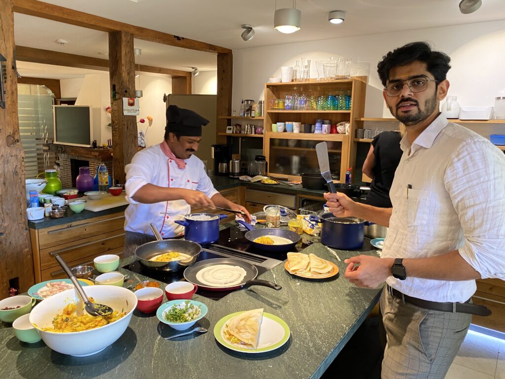 Dr. Jibin in der Küche