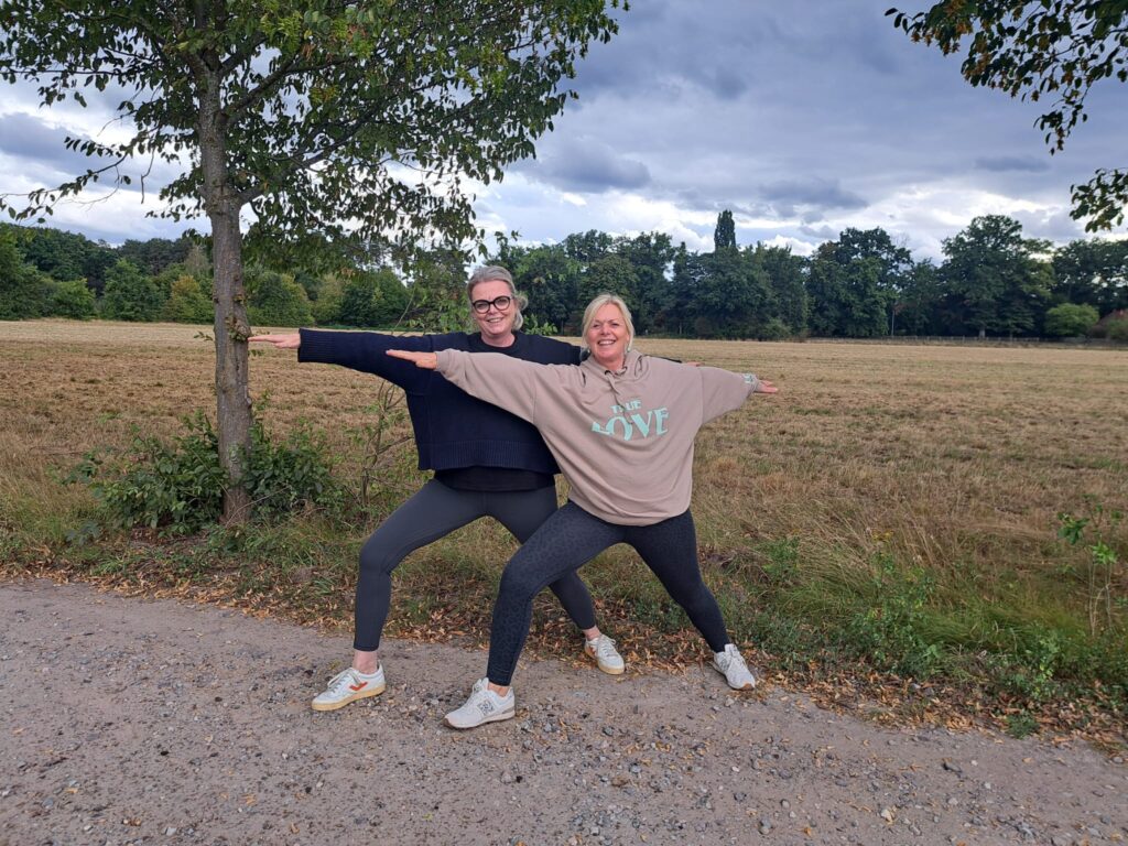 Yoga Retreats im WildLand 2025 – Zwei Wochenenden voller Tiefe, Heilung und Verbundenheit 1 Yoga mit Melli & Kerstin